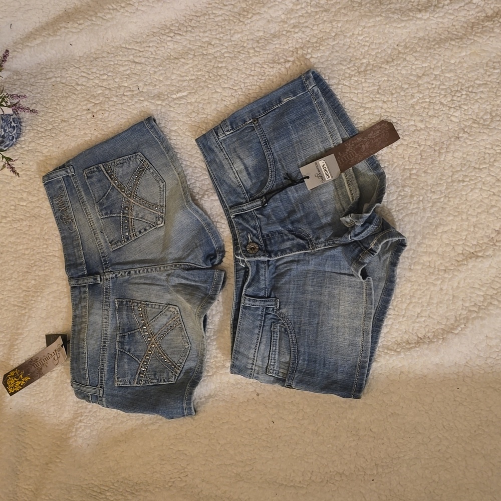 YMI PREMIUM JEAN SHORTS. SIZE Varies (Juniors). Color Acid Wash Blue - Picture 4 of 8